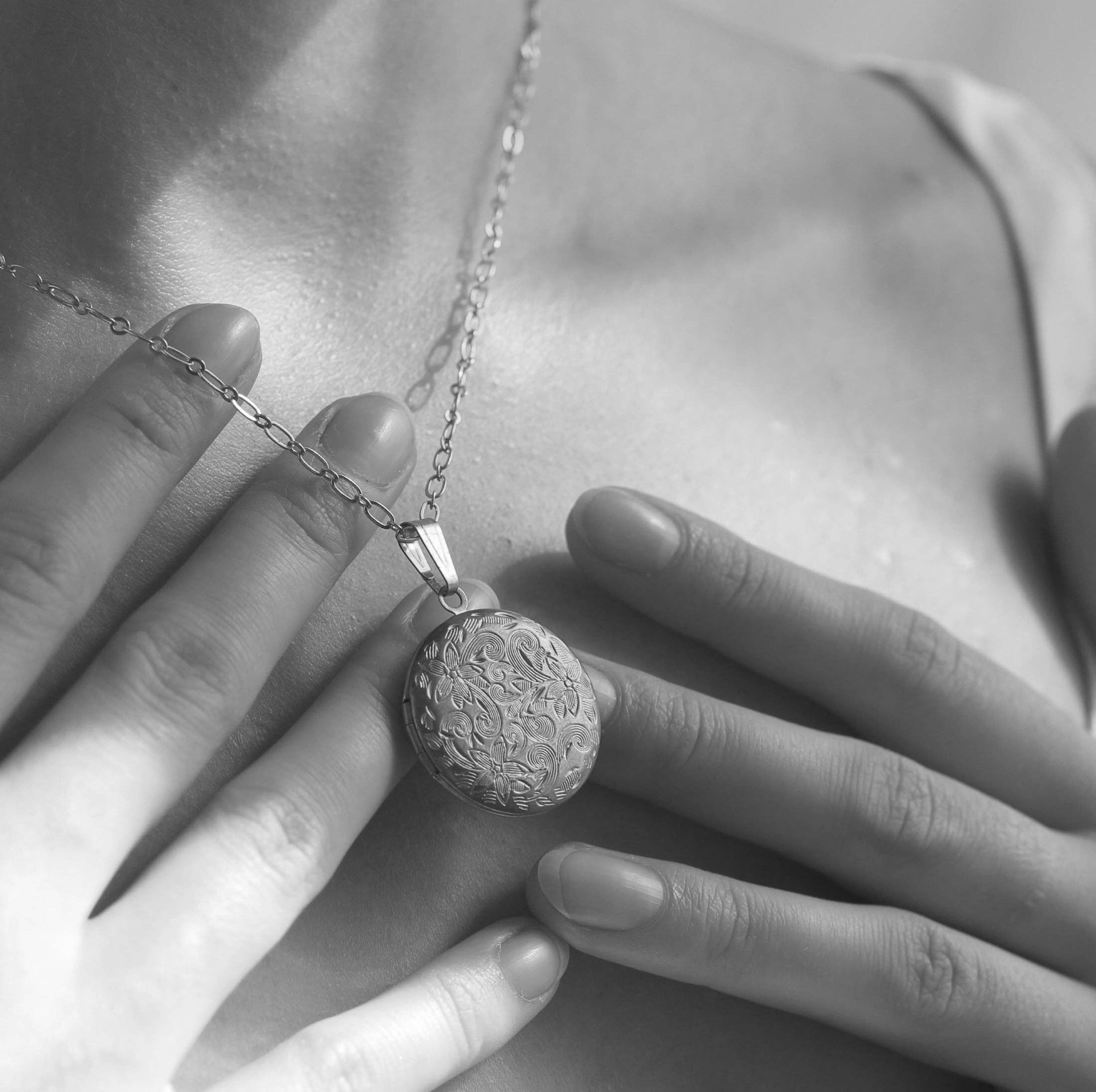 Engraved Flower Locket | Silver