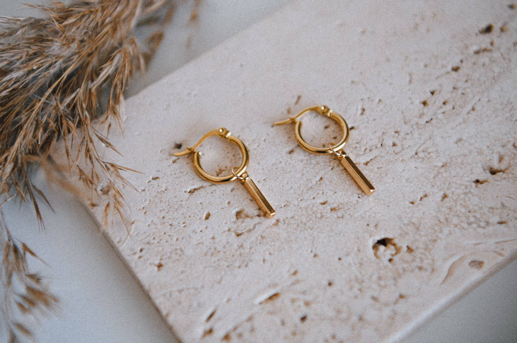 Line Short Pendant Hoop Earrings