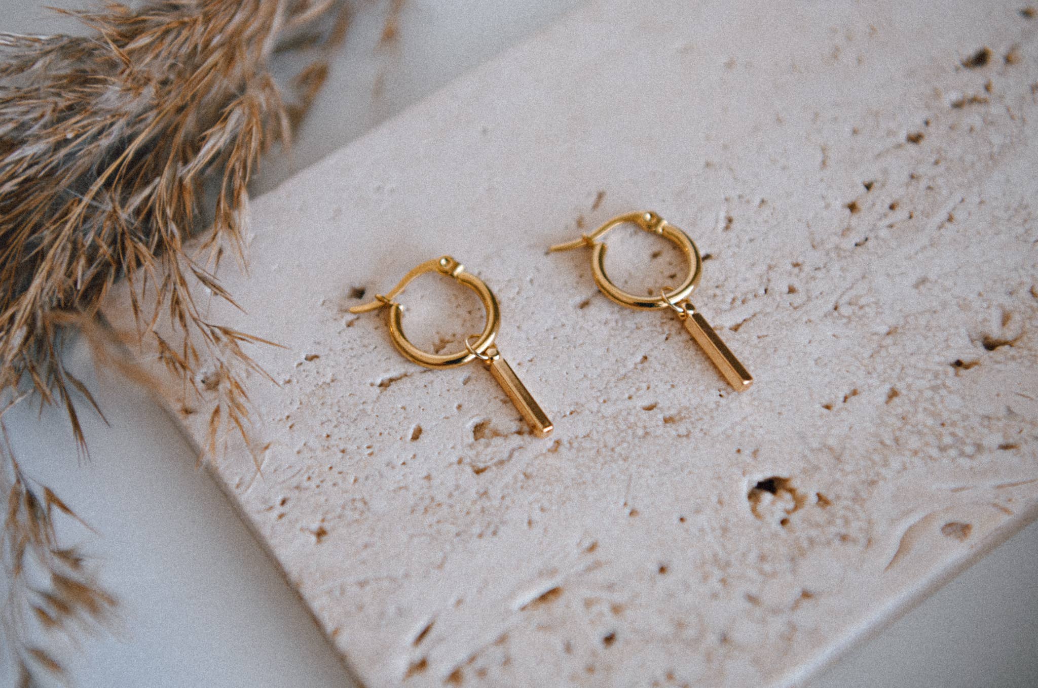 Line Short Pendant Hoop Earrings