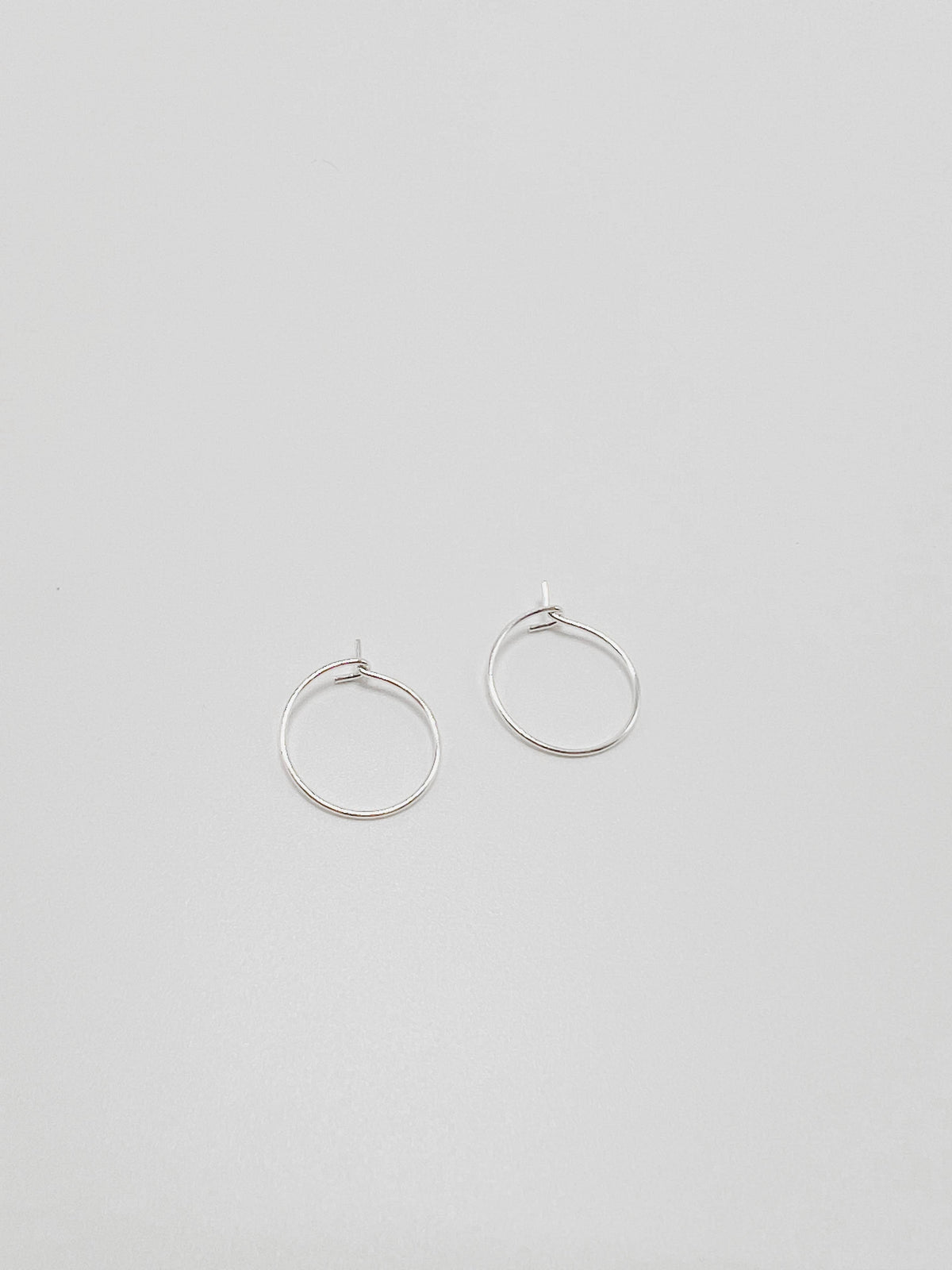 Stoll & Heart - The Basic Tiny Hoops - Silver
