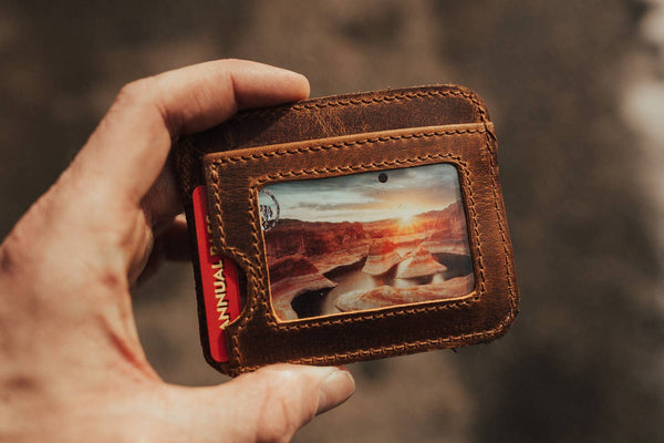 Kenai Minimalist Wallet: Brown