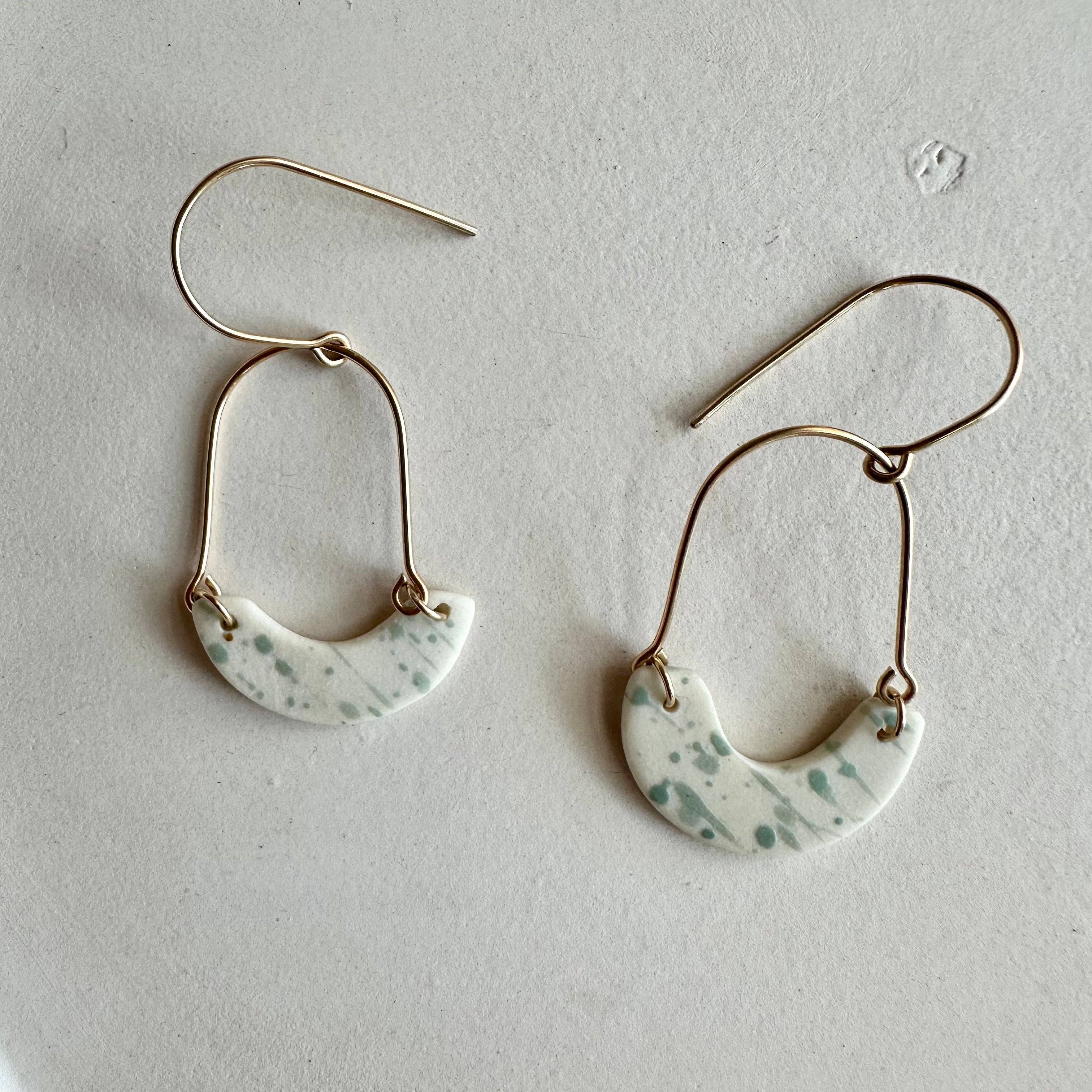 Arch dangle earring