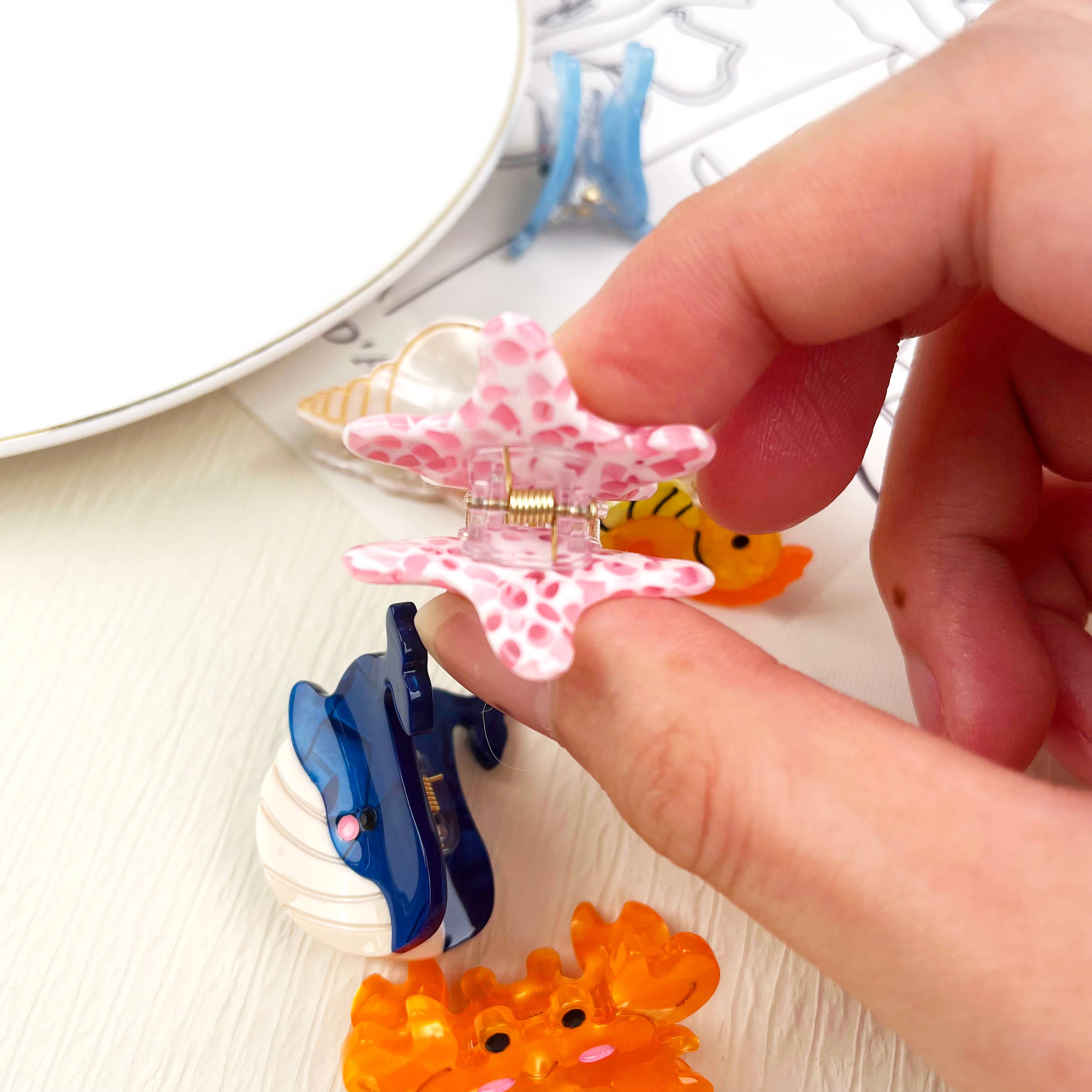TheDivaSoap - Acetate mini marine life hair clip crab conch claw clip