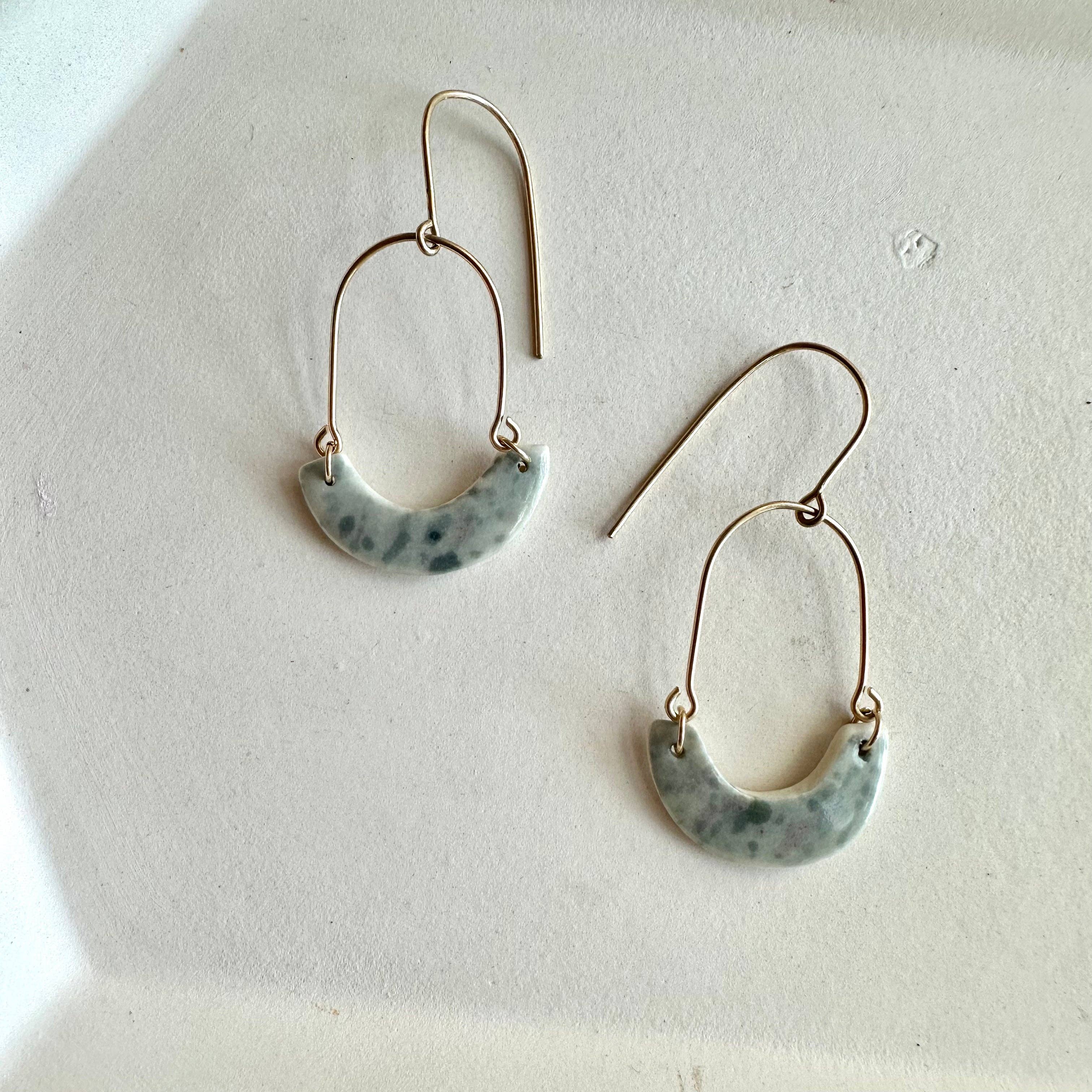 Arch dangle earring