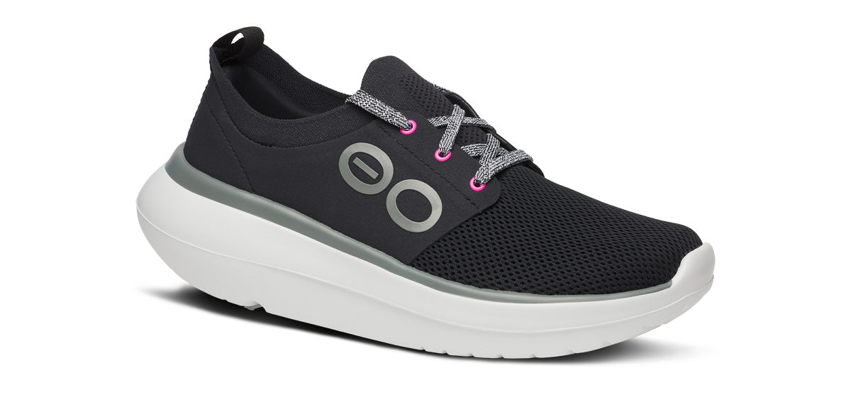 Women's OOmy Stride Shoe | White/Black