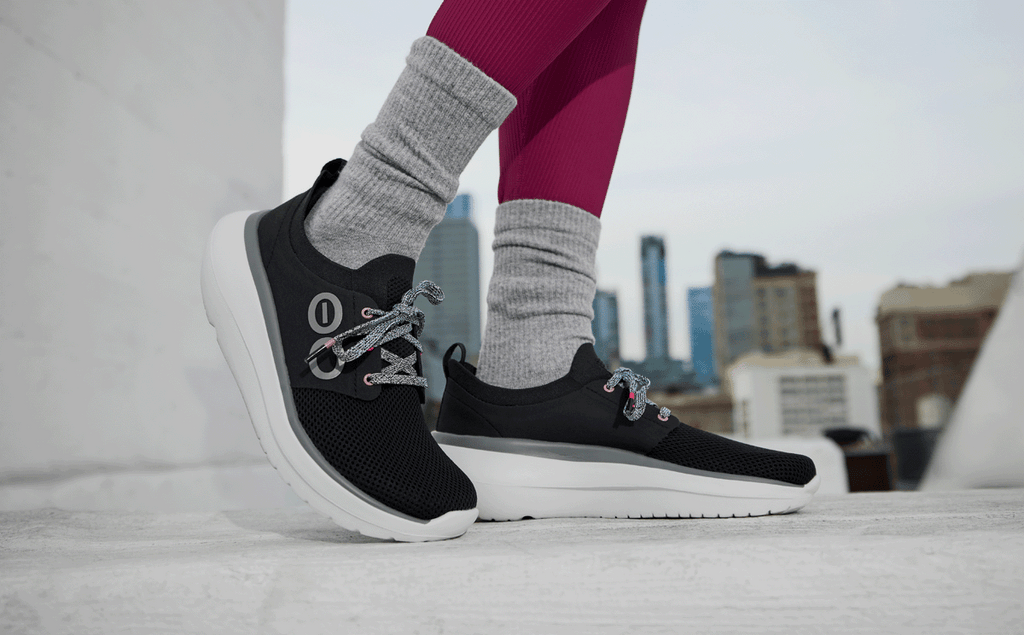 Women's OOmy Stride Shoe | White/Black