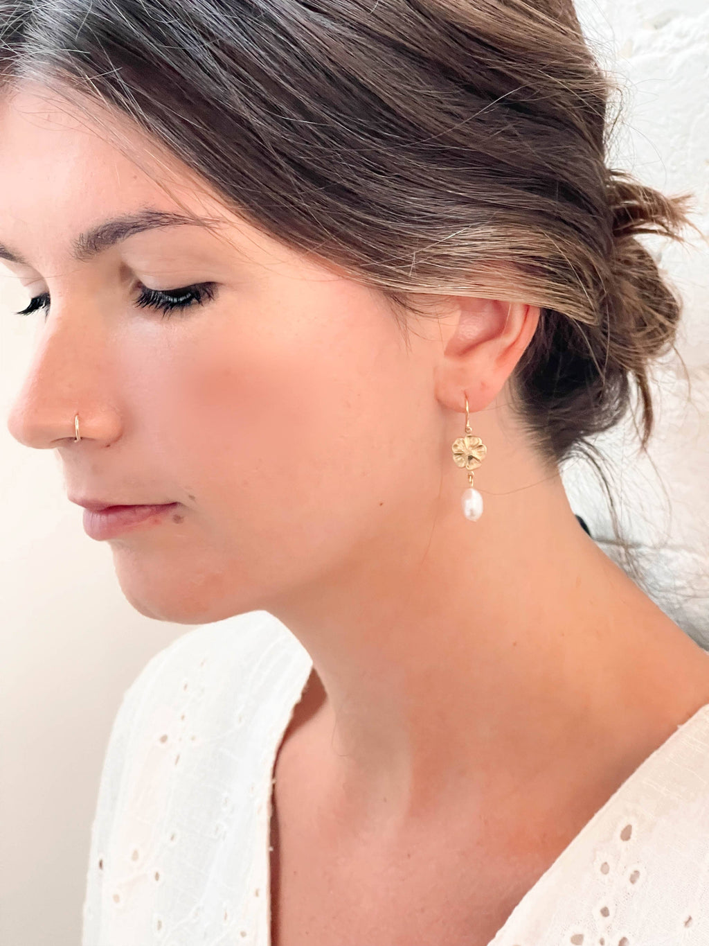 Flower and pearl dangle earrings