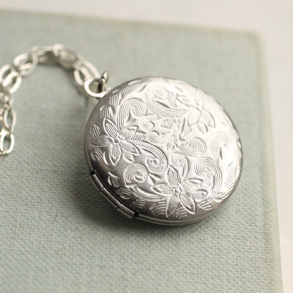 Engraved Flower Locket | Silver