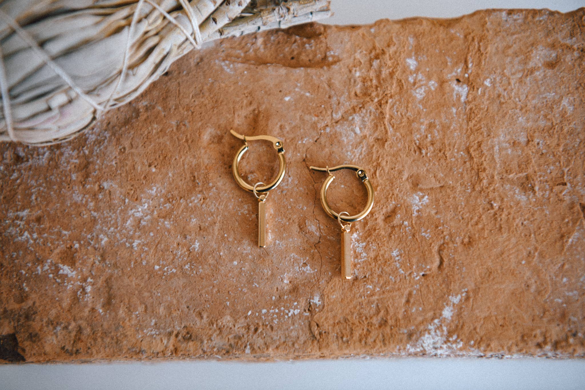 Line Short Pendant Hoop Earrings
