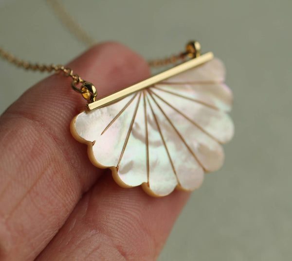 Mother of Pearl Scallop Necklace: 18"