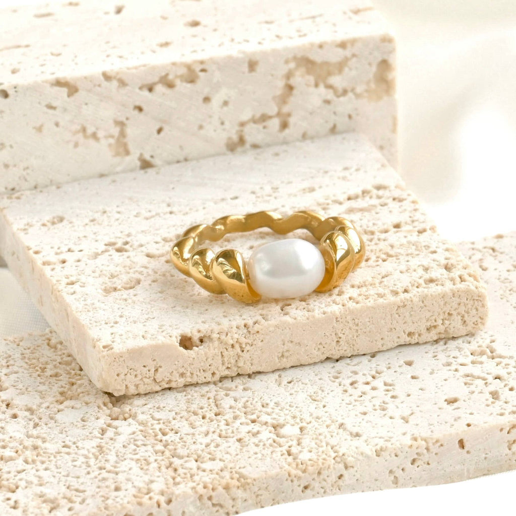 Blueyejewelry - Dainty Gold Freshwater Pearl Rings - Stainless Steel