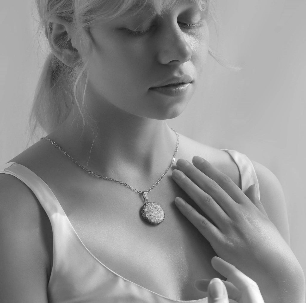 Engraved Flower Locket | Silver