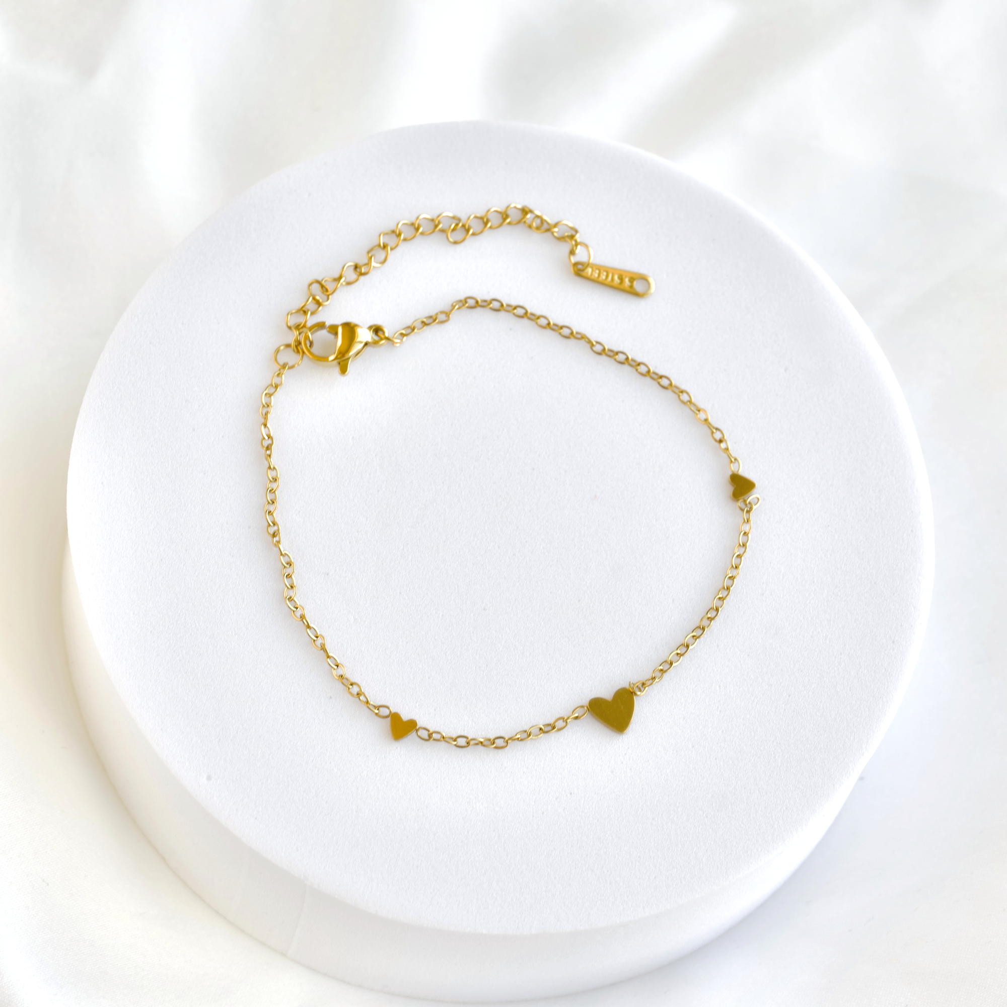 Blueyejewelry - Minimalist Gold Triple Heart Bracelet - Stainless Steel