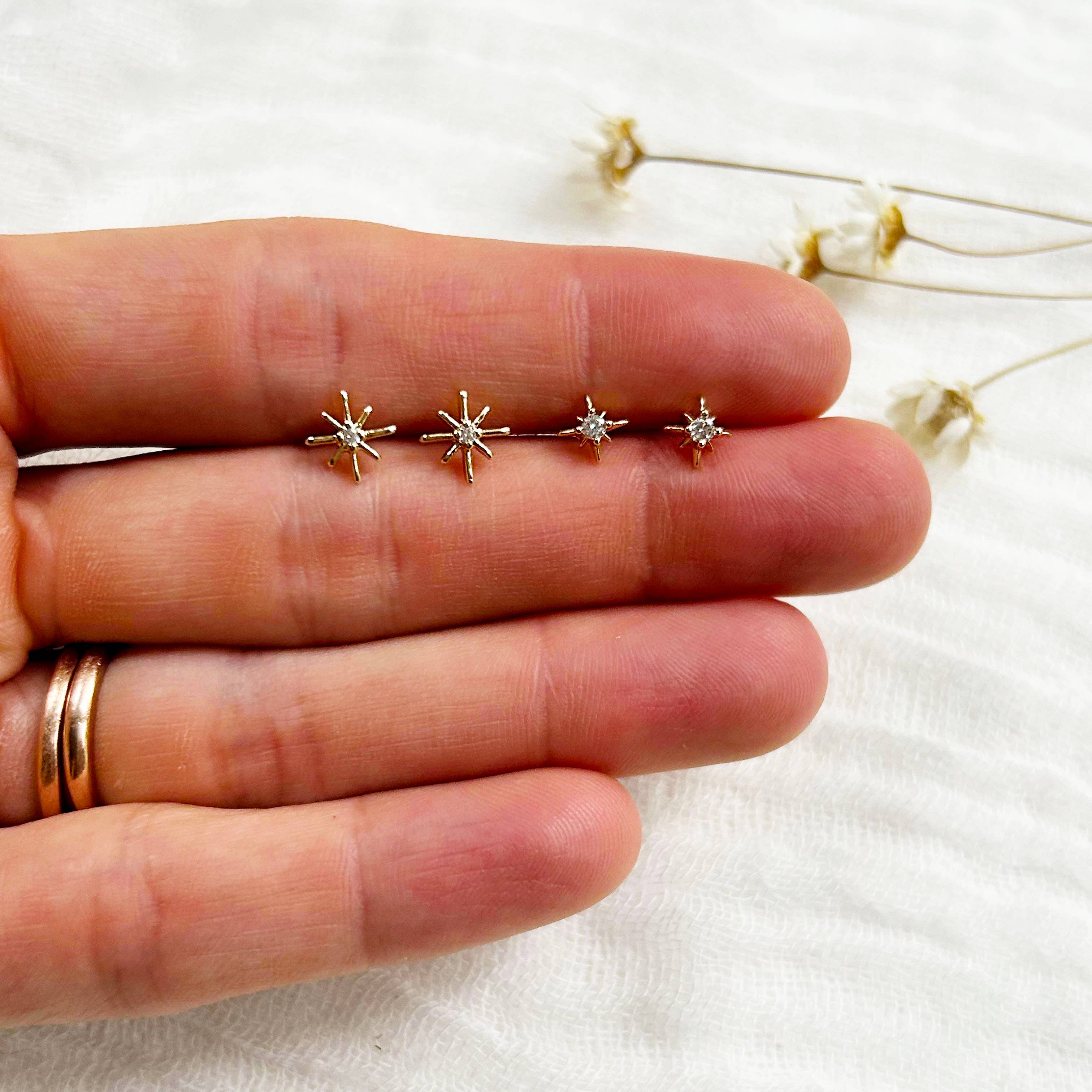 Dainty Star Stud Set