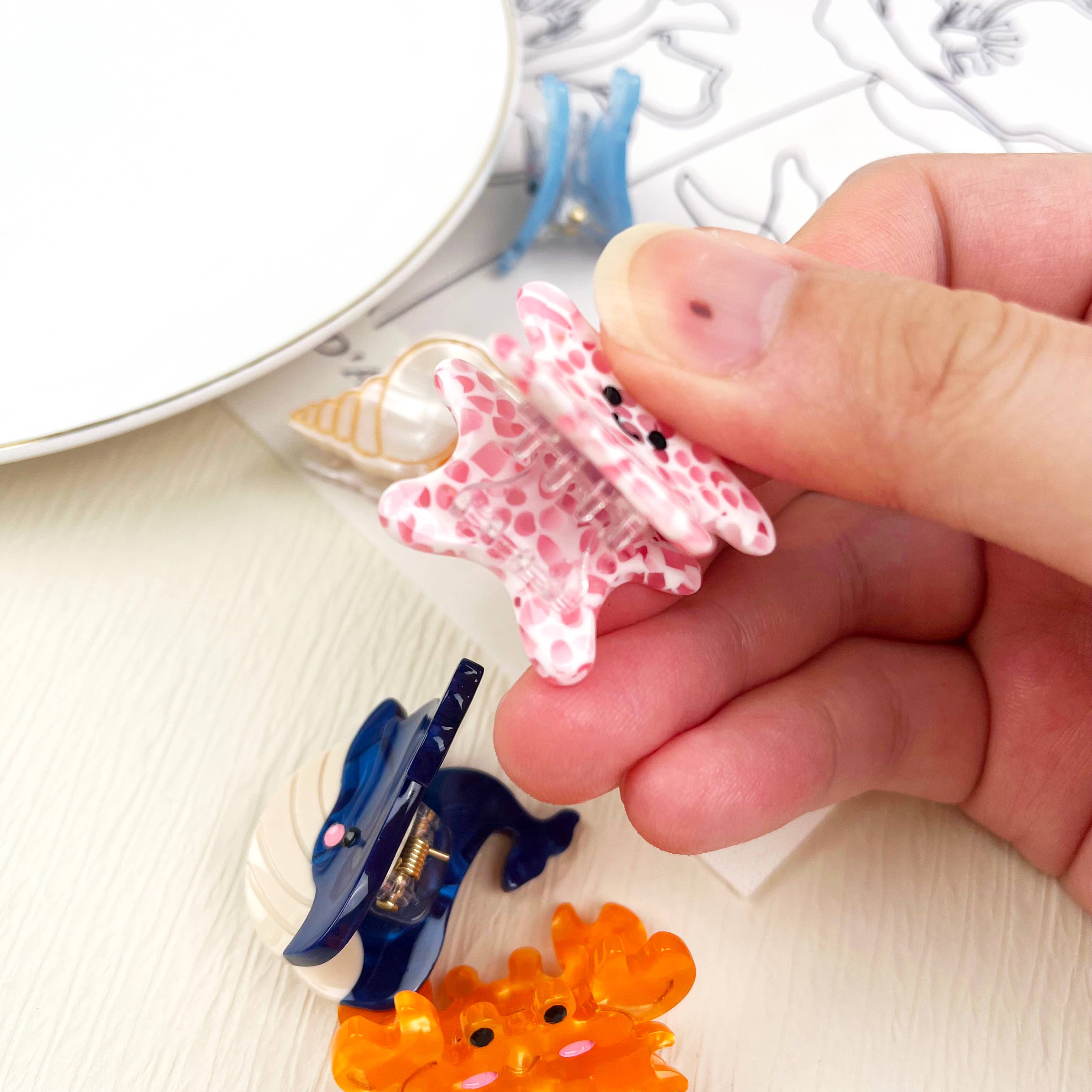 TheDivaSoap - Acetate mini marine life hair clip crab conch claw clip