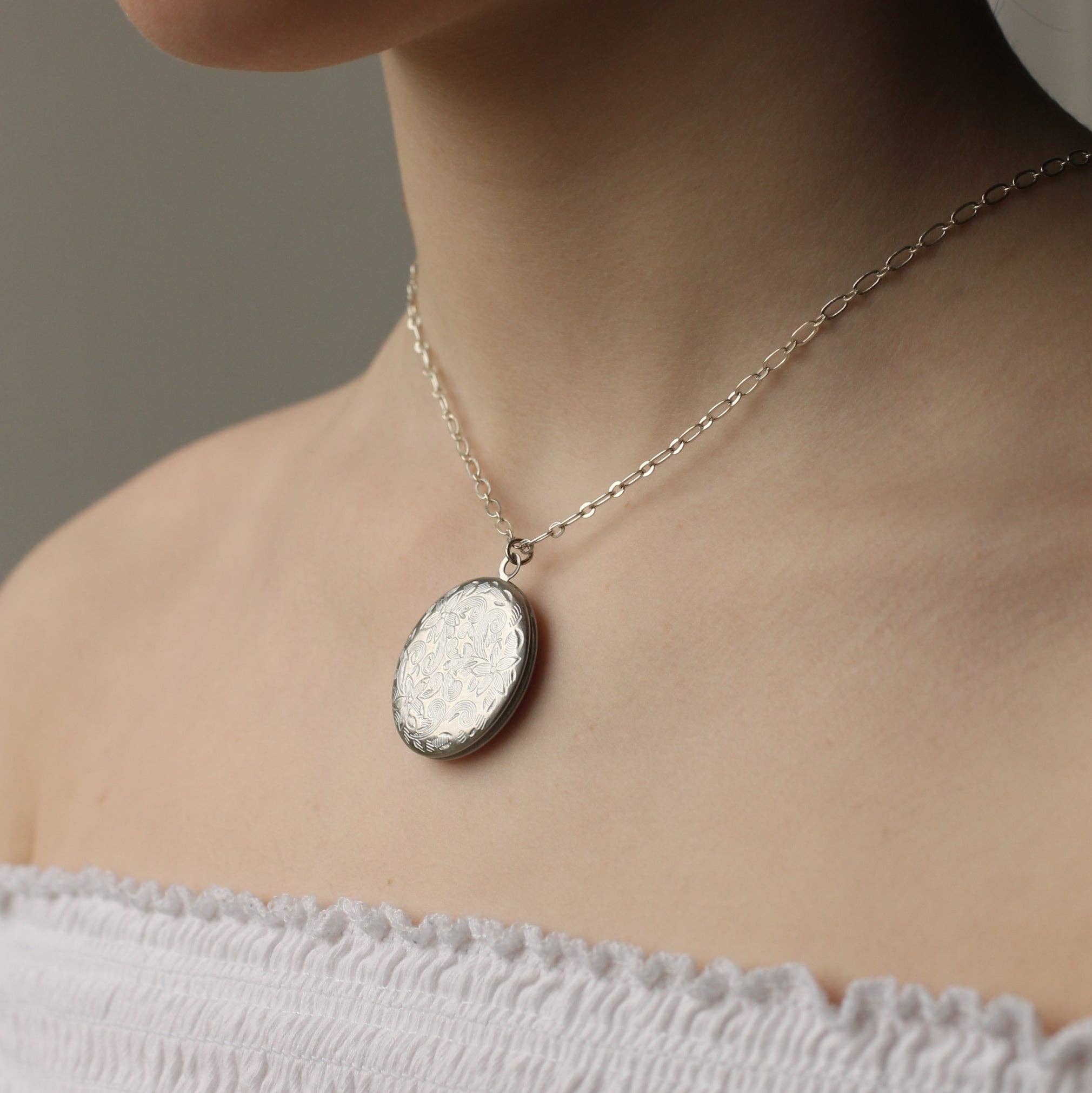 Engraved Flower Locket | Silver