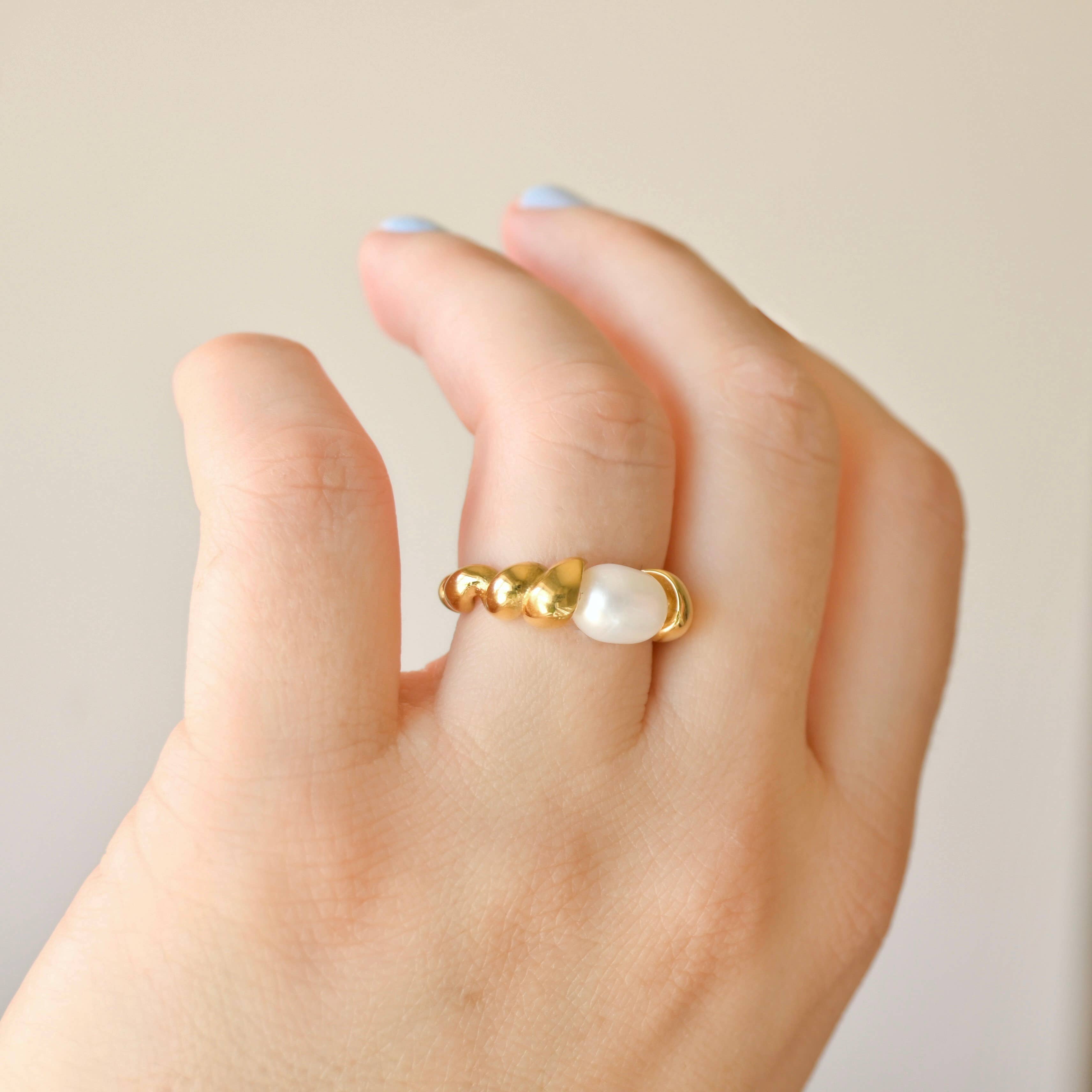 Blueyejewelry - Dainty Gold Freshwater Pearl Rings - Stainless Steel
