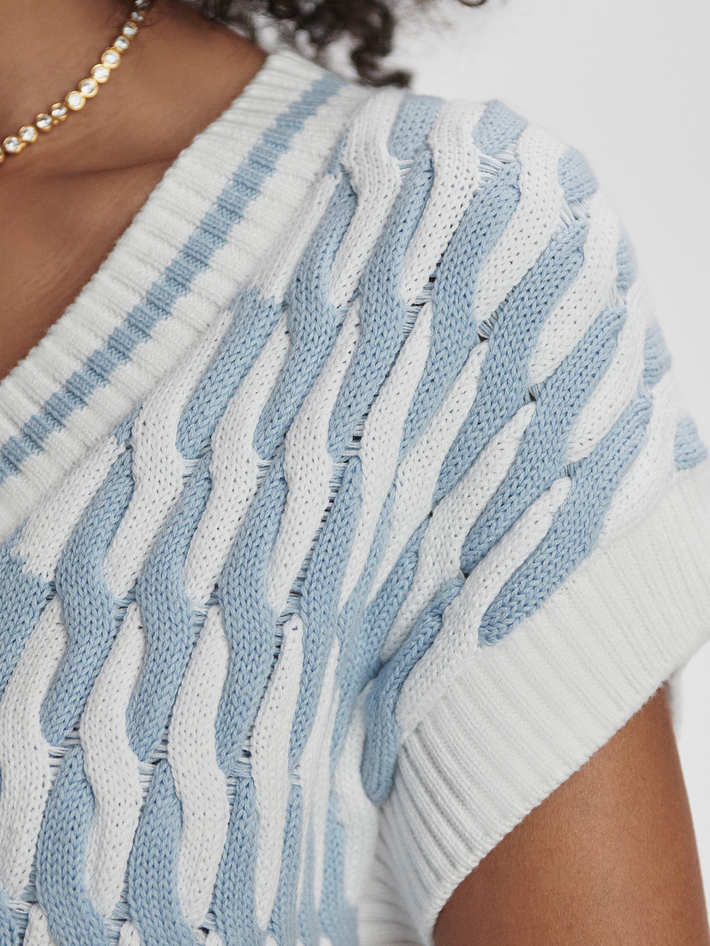 Women's Alfie Cable Knit Vest |White/Celestial Blue