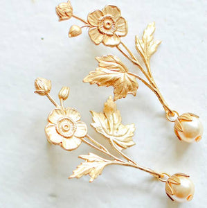 Flower stud Pearl Earrings