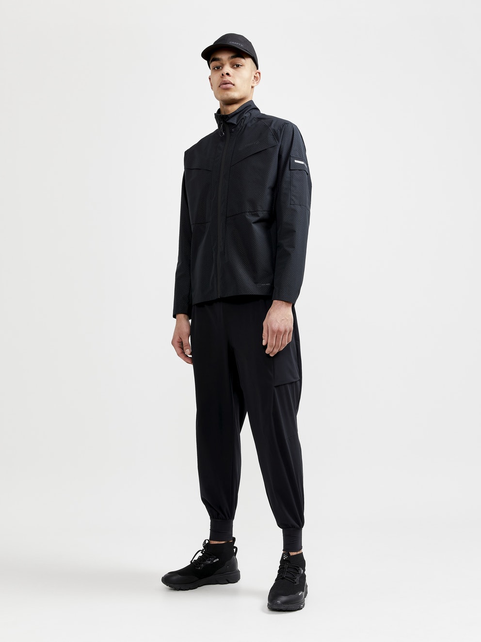 Men's Pro Hydro Cargo Running Jacket | Black