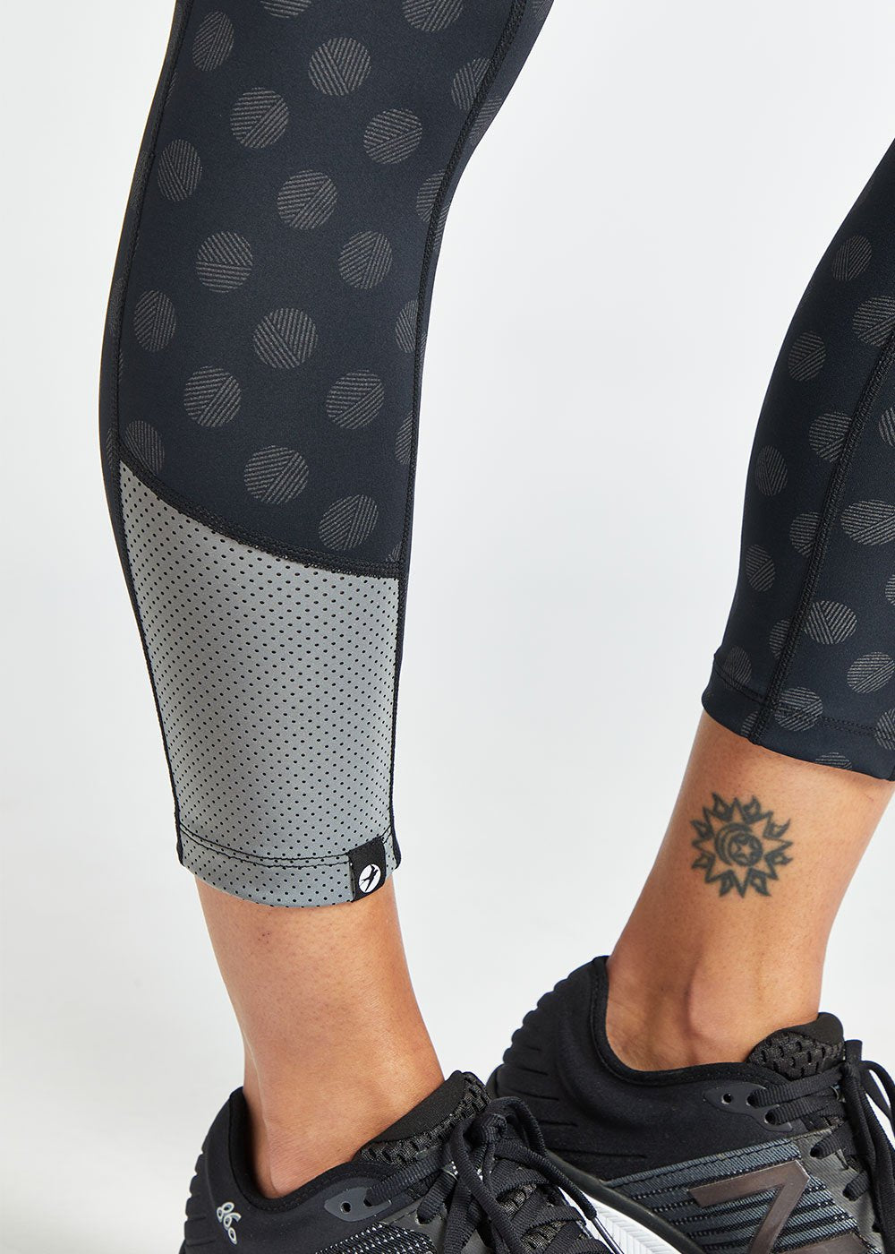 Firecracker Reflective 3/4 Tights | Black/Daring Dots